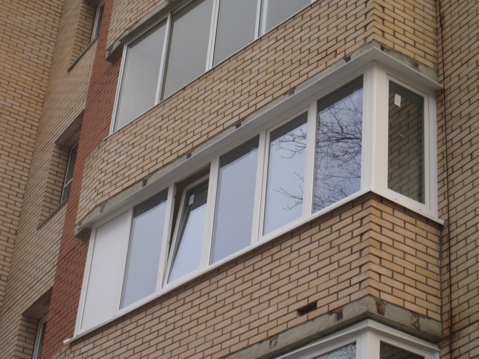 Остекление балкона в СПб  в домах типовой застройки