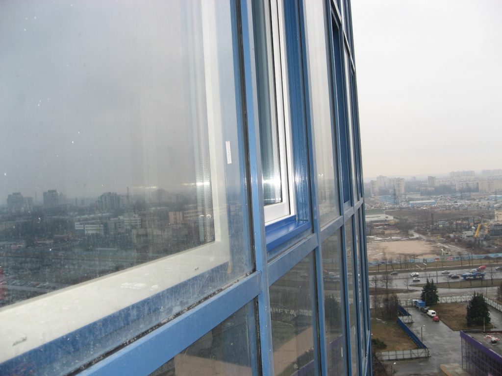 Утепление фасадного остекления балкона дополнительным контуром остекления